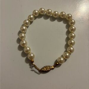 Vintage Creamy Pearl Strand Bracelet 8" - Ornate Floral Clasp